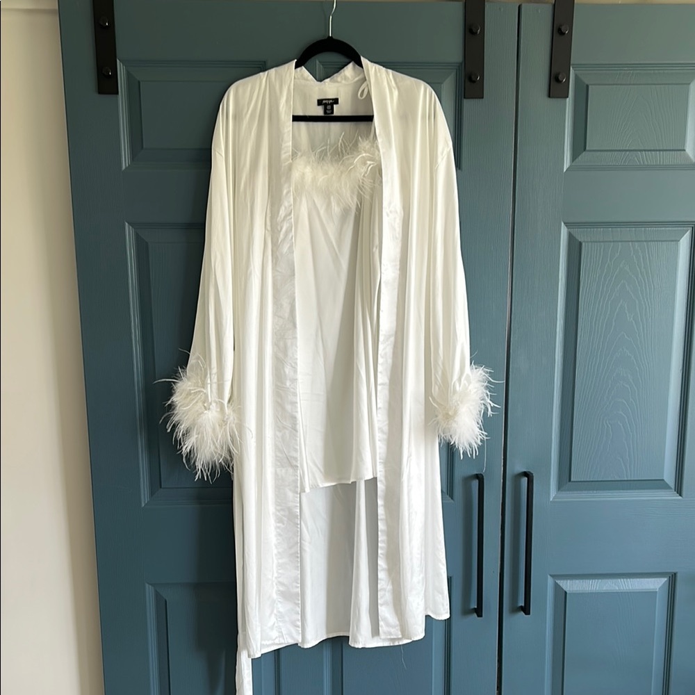 Bride fur lined robe and night gown